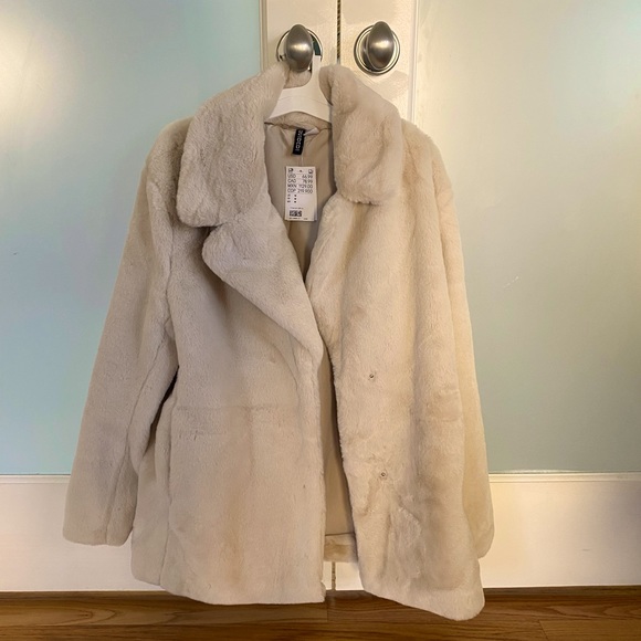 NWT H&M Medium sized faux fur jacket! - Picture 1 of 1